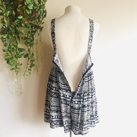 Patterned Flowy Romper - Picture 8 of 8
